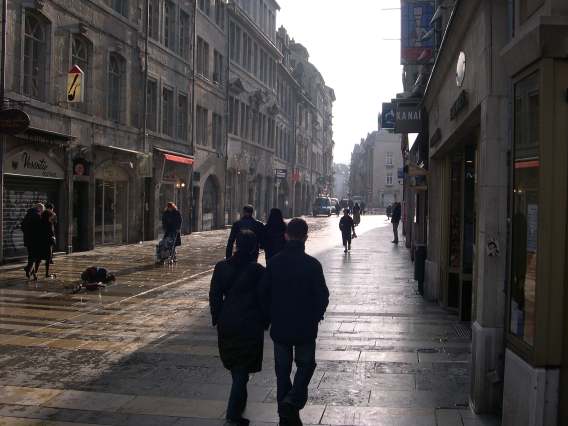  la Grande rue après nettoyage matinal